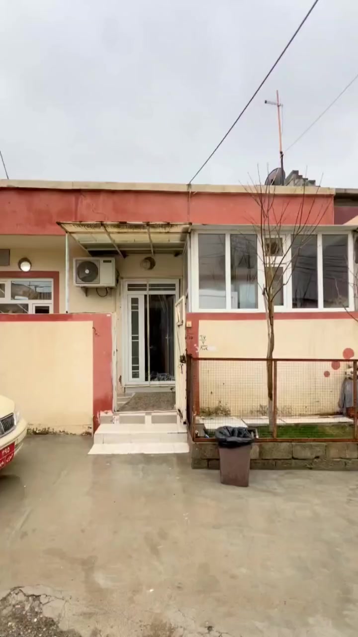 خانوویەکی زۆر هەرزان بۆ فرۆشتن لە گەڕەکی خاک لە ڕاپەڕین 

ڕووبەری 100م
ڕوی ئەزمەڕ 
خانوەکە زۆر پاک و خاوێن ماوەتەوە 
خانوەکە پێکهاتوە لە ژوری میوان و مەتبەخ و نوستن و مشتەمەلات 
نزیک پاس
نزیک بازاڕ 
نزیک قوتابخانە
کامل خزمەتگوزاری هەیە
کۆد: E - 25
نرخ: تەنها 4 دەفتەر مامەڵە

بۆ زانیاری زیاتر پەیوەندی بکەن بە ژمارە تەلەفۆنی خوارەوە یاخود نامە بنێرن بۆ پەیج

☎️ کڕین و فرۆشتن: *********** 
☎️ موڵکی کرێ: *********** 

 عقارات ڕەوەند ستەیت 
بۆ ڕاوێژکاری خانوبەرە و وەبەرهێنان
للاستثمار العقاري والاستشارات
For Real Estate Consultant and investment 

#aqarat_rawandstate #nwsingay_rawandstate #foryoupagereels #foryoupageシ #viralphotochallenge VIP sale Rent villa realproperty عقارات_ڕەوەندستەیت نوسینگەی_ڕەوەندستەیت مولکی خانوو باخ زەوی ڤێلا کرێ للبیع فرۆشتن کڕین
