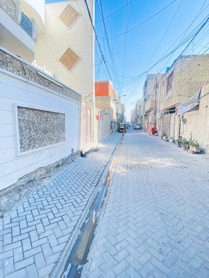 الدار للبيع قطاع (٢٤) من جهة الفلاح  المساحه ١٤٤ بناء  ٢٠١٨ طابقين ونصف الطابق الاول يحتوي على ساحه خارجيه استقبال ومطبخ وهول وغرفة نوم وحمام سويت ومنورين 
الطابق الثاني يحتوي على ثلاث غرف نوم وهول وسويت حمام 
الطابق الثالث غرفتين ومطبخ وحمام سويت 

السعر  ٢٧٠ مليون   رقم الهاتف   ( *********** )
