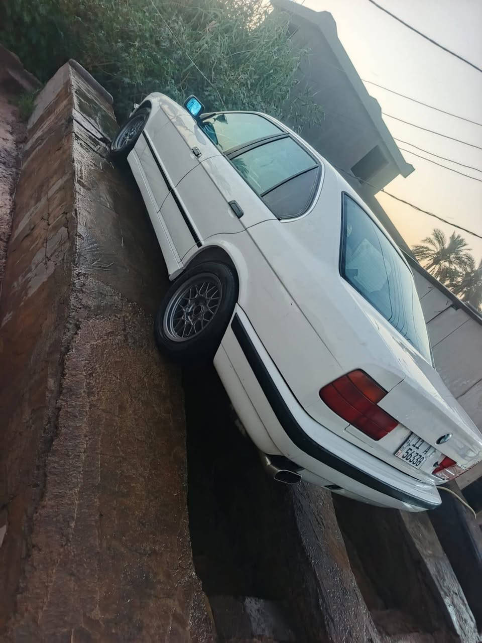 يالله. سلام عليكم BMW موديل 1991  حجم 527 رقم بغداد بأسمي مكفوله كير محرك كهربائيات تبريد ثلج لايت سكنات جام دشبول كله شغال فتحت سقف تايرات جدد كشنات  جدد  مصبوغه جماليه فقط جاهزه من كلشي سياره كبل للشارع مكاني بغداد الدوره السعر 65وبيه مجال حك الجيه. ***********
