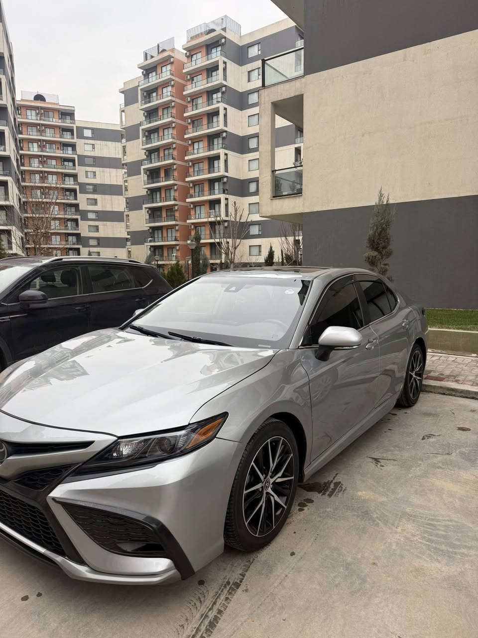 السلام عليكم كامري مديل 2023 ‏￼السياره جديده بمعنه الكلمه ماشيه 63 ميل موصافات SE فول ماعده البصمه فتحه نقطه عمياء اشاير با مري رادار امامي خلفي حساسات خلفيه السياره تلاثه انضمه  قياده السياره كاتي فحص وحزه جديد السياره ترقيم شمالي حادث السياره جاملغ وبنيد ***********
