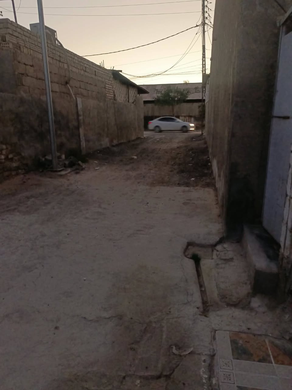 بيت لبيع نضيف حيل سكف صب بناء طابوك جمهوري مساحه 300 يتكون من مطبخ ستقبال صاله 3 غرف نوم مع حديقه مساحه 100 متر خلف لبيت يكون طال علئ شارعين من خلف موقع بيت كاع تومان امام بناكل سعر مطلوب 70 بي مجال ***********
