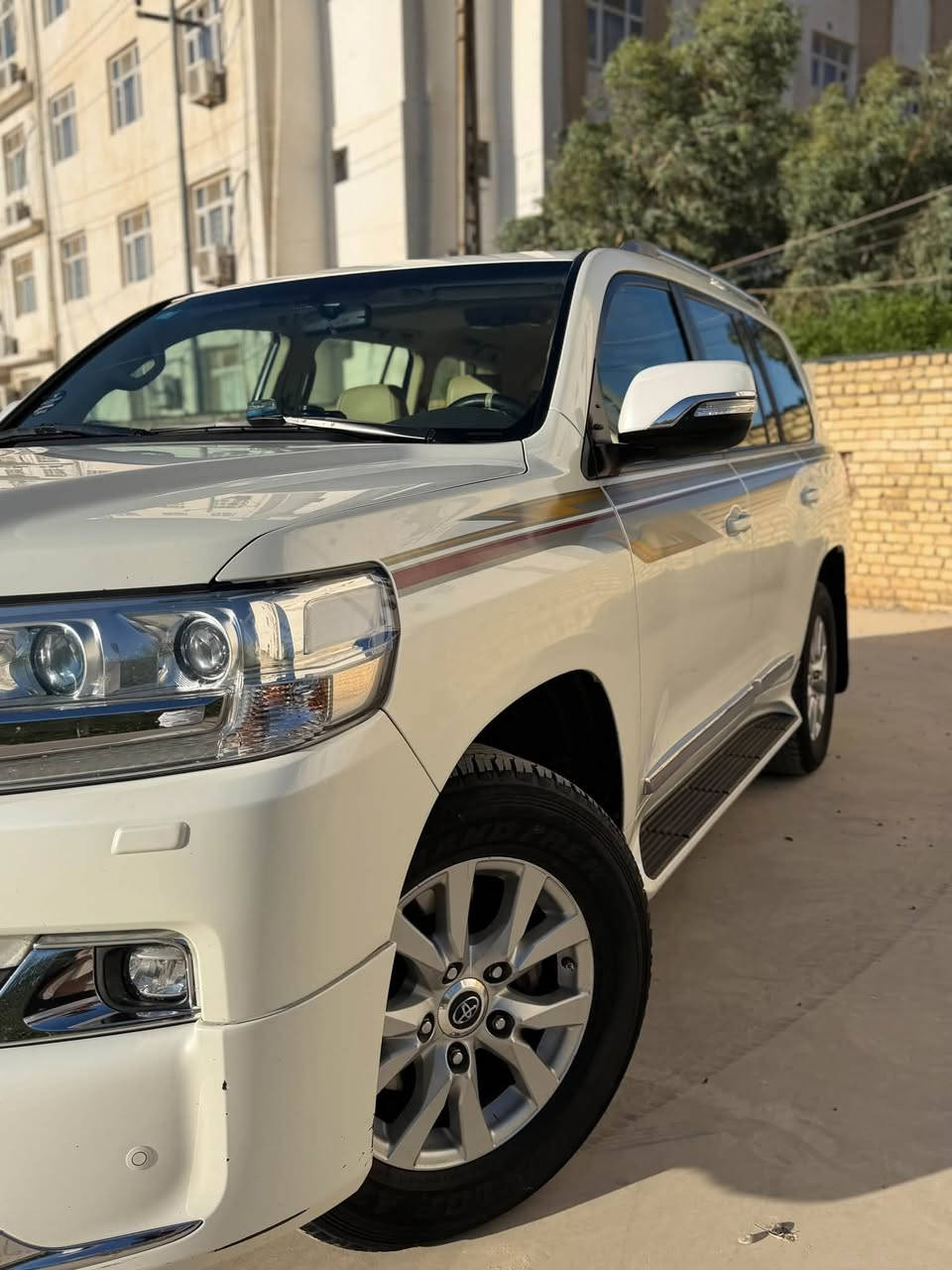 السلام عليكم
لاند كروز
محرك : V6 4000cc تنفس طبيعي
مديل : 2016
الممشى : 63,000KM
# السيارة كفالة عامة 
# مكان السيارة بغداد 
مواصفات السيارة معروفة :
كشنات امامية كهربائية 
كامرة خلفية 
حساسات امامية و خلفية
شاشة وسطية في الخلف
ثلاجة وسطية
## السيارة نظيفة جداً وبحالة الوكالة
للأستفسار: ***********
