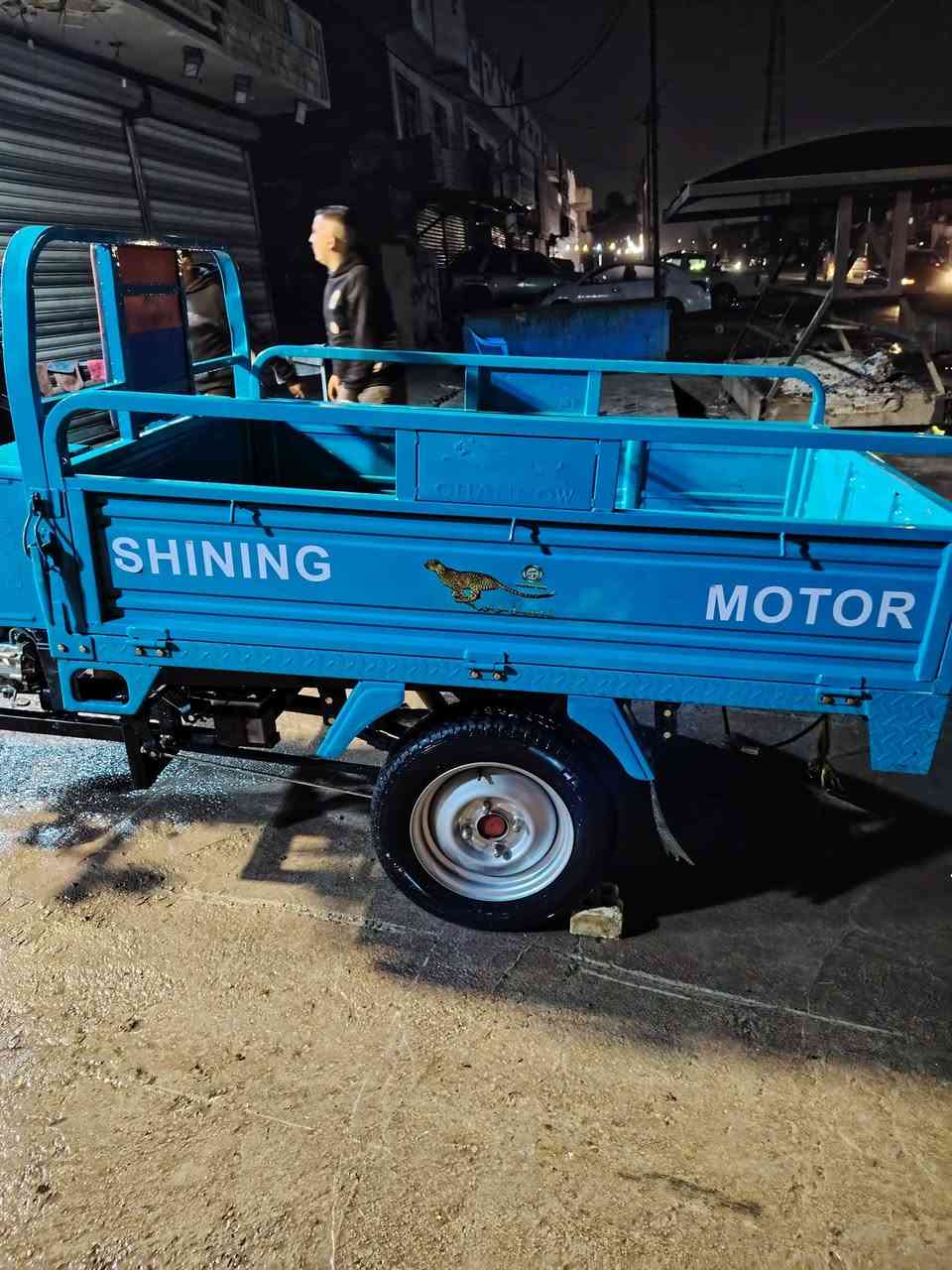 ياالله ستوتة صقر للبيع موديل 23 زيرو صارله شهر من نزلتها بعدها جديدة ما ماشية زيرو مال مصطفى وكلشي ما بيها أوراق اصولية تترقم السعر 2800 وبيها مجال حك الجية العنوان الشعب قرب النادي العربي الرقم ***********
