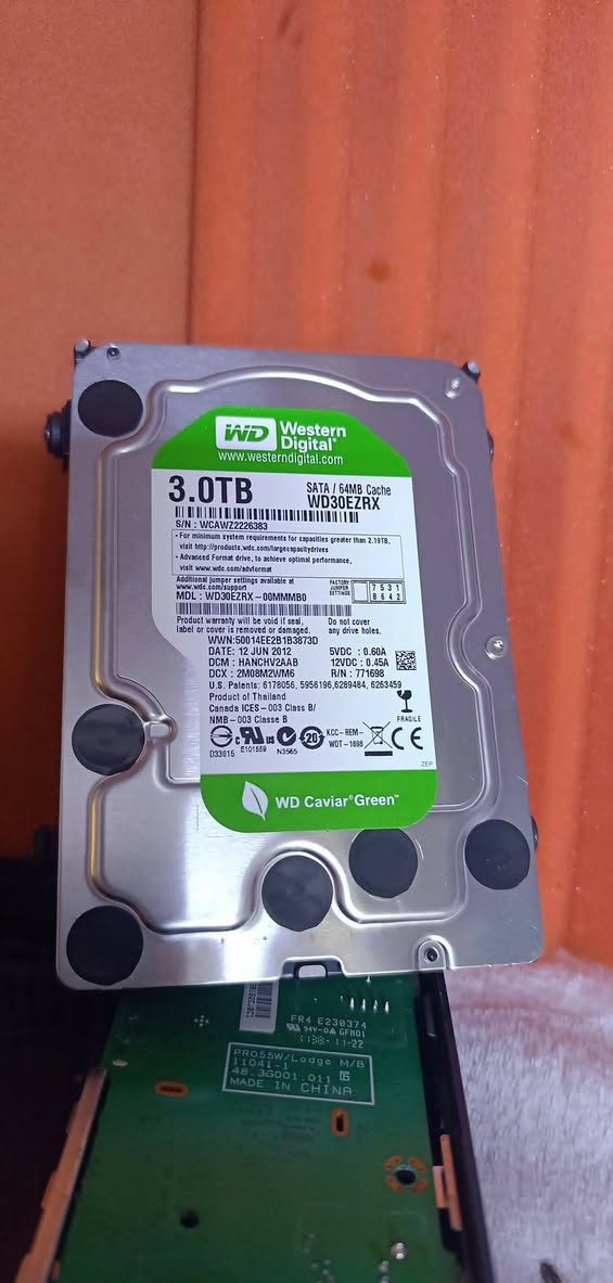 اخوان متوفره هارد 3 قطع
3 تيرا سعره 95 الف و2 تيرا سعره 70 الف و1 تيرا سعره 35 الف وتاخذ عالفحص 
مكاني بغداد ***********
