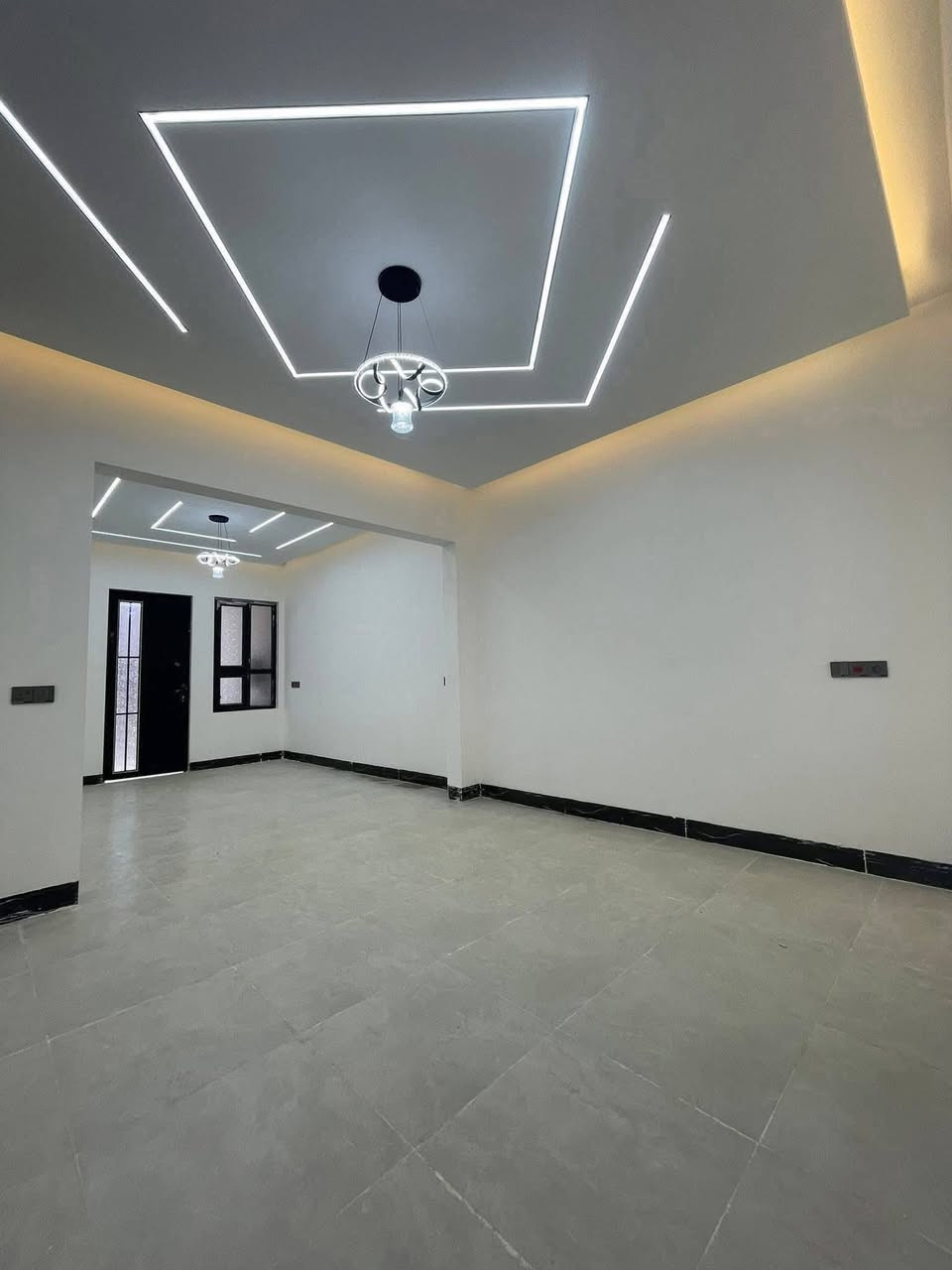 ⚜️مكتب البلديات للعقار⚜️

للبيع دار سكني سند طابو في حي السماح 
قرب مدرسة سما الحدباء
المساحة ١٠٠م طابقين كامل مع بيتونة
ط١ غرفة نوم وهول واستقبال ومطبخ وصحيات 
ط٢ غرفتين نوم وهول وصحيات وبيتونة كبيرة
للإستفسار الإتصال☎️ *********** ☎️ ***********
عنوان المكتب / الموصل حي المشراق فرع مطعم طماطة2
