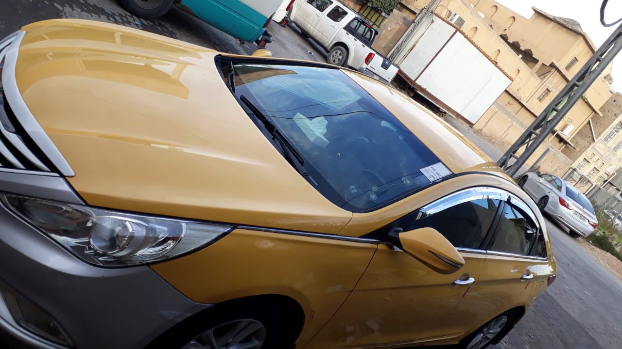 السلام عليكم سوناته موديل ١٠١٢ وارد كوري السياره كير مكينه حداديه تايرات تبريد كلهن خير من الله جاهزه ما نقصهه شي كفاله من الضربه ما عده بيهه دحچه مال ستوته بل باب مال السايق من جوه خفيفه كلش العنوان بصره قبله الستفسار (***********)السياره بيهه منضومت غاز ستوني شادهه
