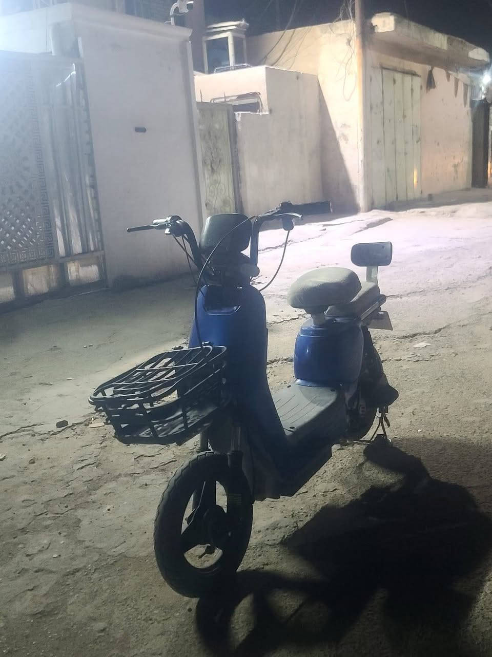 دراجة شحن حجم اربعطش موديل ٢٠٢٤ دراجة نضيفة سرعتة ٦٠ حقيقي بطاريات مديل ٢٠٢٥ ملفبلادي عقل بلادي السعر ٢٥٠ وبية مجال للتواصل ***********
