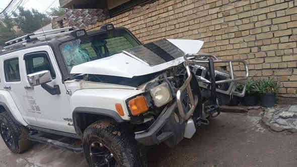 السلام عليكم همر خليجي موديل 2008 قبل الحادثة مكفولة 
بيها حادث خفيف مكينه 5300 مكينه كير تبريد خير من الله 
رقم بغداد مكان بغداد 
اتصل ***********
