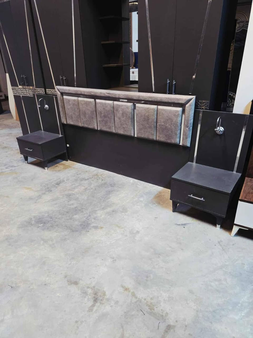 غرفة نوم مستعملة🇹🇷
موديل حديث 
اصدار /26
 نضافة95 ٪💯
عدد القطع / 6 
نضام / أبواب 💢 
ميز تواليت داخلي 
سعرها / 650 💸
شد ونقل داخل بغداد مجاني🚛
يوجود توصيل محافضات 🚛 #بغداد #اثاث #غرف


**إذا كنت صاحب هذا الإعلان وتريد حذفه لأي سبب، رجاءا أرسل رسالة إلى الدعم الفني**