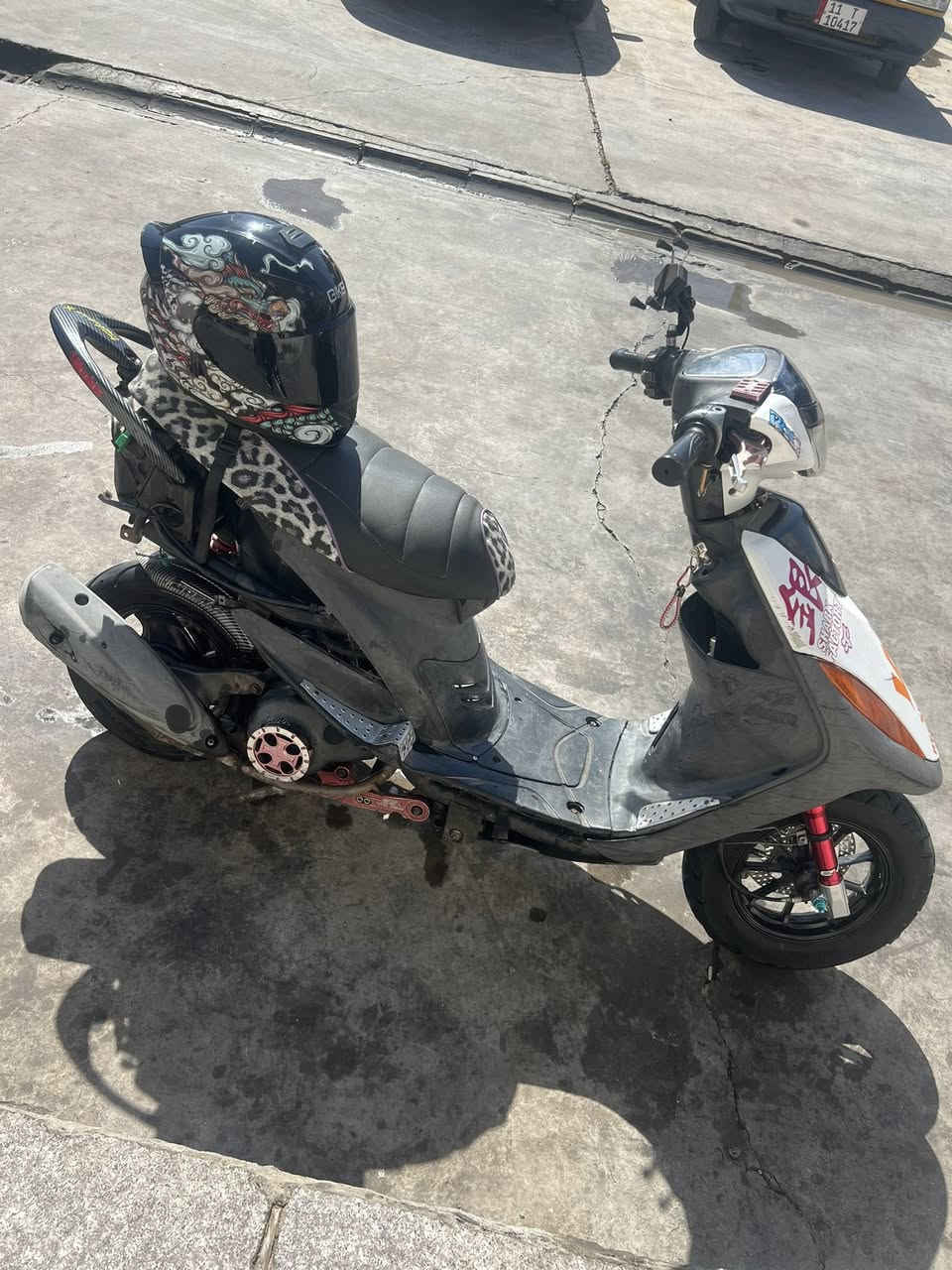 سلام عليكم
عدله ب55  نقصها عنبار بريك بس بيها فج وصدر وشيال ويدات وكشن وقطر وكفرات موشمه موضحه بلصور 
الدراجه كلها ملحه  نكره سلف بس بيها صوت سطره 
سعرها 650 وبيها مجال مكاني الامين الثانيه مستعجل ع بيع ***********
