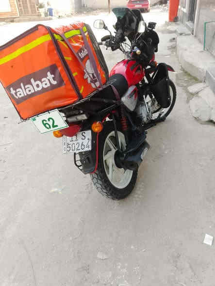 السلام عليكم بوكسر موديل 2022 مرقم نكليزي تحويل ثاني يوم دراجه ماشيه ٢٧ مكينه مفتوحه قبل ١٥ يوم انطي بيها ضمان شهر  مناقصها شي 
بيها زنون ٦٥ الف كشافات درع استاند تلفون واير ليس زوج تايرات جدد مناقصها برغي الدراجه 

مكاني الدوره 
السعر 2150 وبيها مجال 
*********** اتصال 
*********** واتساب
