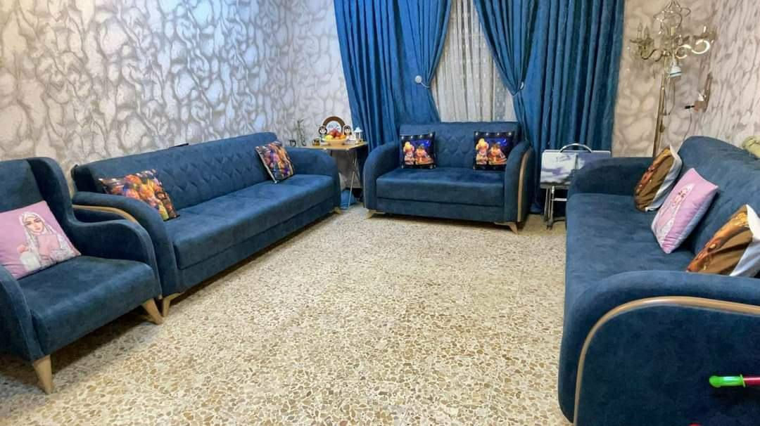 غراض بيت كامل تخم عشر مقاعد 500
تخم 7مقاعد 350
غرفة نوم تركية ضخمه 8 قطع 400
كاونتر 200
براد استعمال قليل 70
ميز تلفزيون 60
الاغراض نضيفه جدا بدون ضرر الاسعار بيهه مجال بسيط للشراي مكانهم بغداد الطوبجي


**إذا كنت صاحب هذا الإعلان وتريد حذفه لأي سبب، رجاءا أرسل رسالة إلى الدعم الفني**