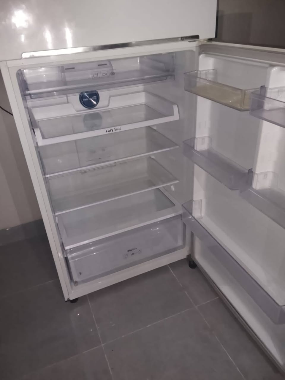 ثلاجة سامسونگ إنفيرتر أصلية للبيع
• نظيفة جدًا وشغلها ممتاز
• تبريد قوي وفصل طبيعي
• إنفيرتر موفرة للكهرباء وهادئة
• حجم مناسب للبيت
• خالية من الأعطال نظام شركة 
السعر  350 مناسب وقابل للتفاوض
للاستفسار مراسلة خاص 📩 كركوك, العراق


**إذا كنت صاحب هذا الإعلان وتريد حذفه لأي سبب، رجاءا أرسل رسالة إلى الدعم الفني**