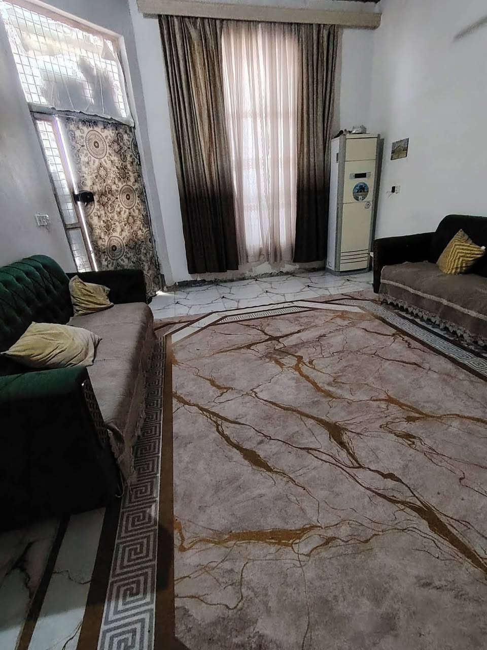 بيت للبيع مساحته ١٨٥ متر طابقين كونكريت مسلح 5 غرف حي الأمين بي للاستفسار ***********/الثاني ***********
