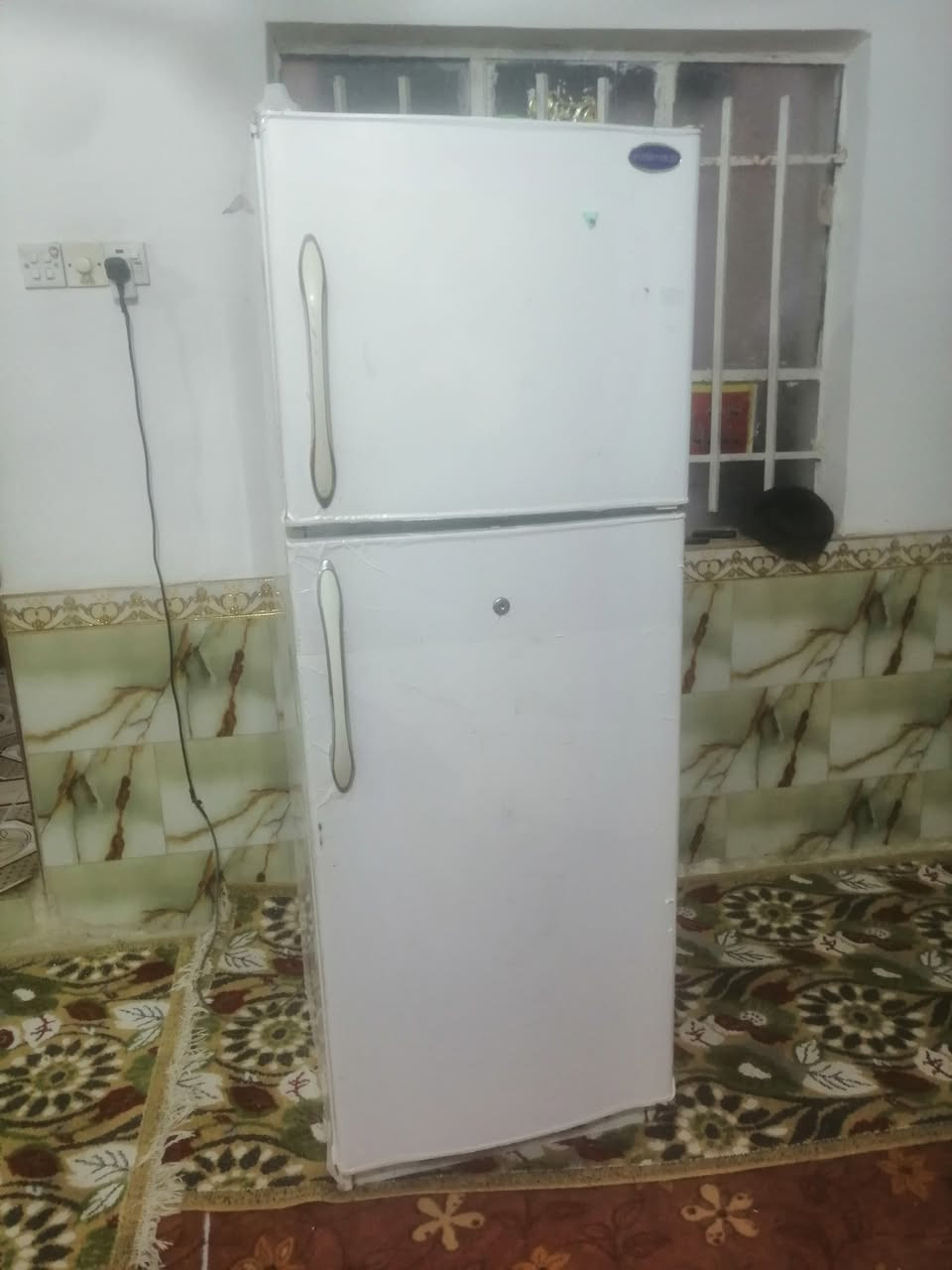 ثلاجه حجم 24قدم شرط تجميد وشغل 100 بيه مجال ***********
