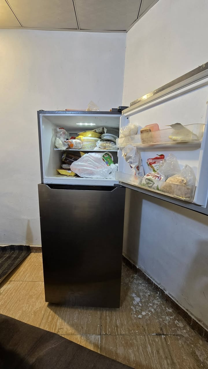 ثلاجة نوع بيست كول حجمها 442 لتر تقريبا 15 قدم
تبريدها جيد جدا
غير داخله تصليح
انفيرتر

السعر 300 الف مجال قليل
وتساب ***********
