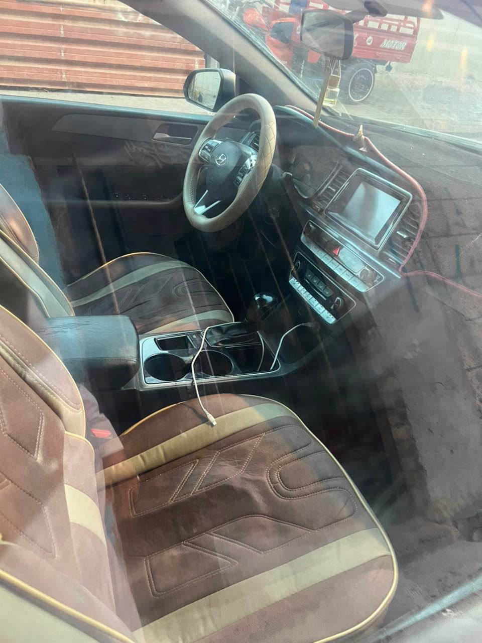 سوناتا 2019 سنويه ل 2031
***********
رادار جانبي
اشاير بالمري
حساسات خلفيه
محرك وكير ستوة شادهن 
تايرات حاله جيدا
يرادلها فقط رواجز البصرة, العراق
