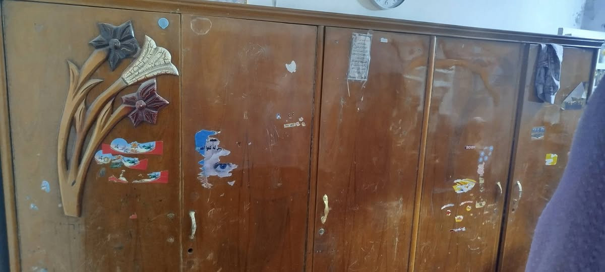 السلام عليكم
كنتور 5 باب 

ميز مراية 

زاوية ملابس 

كاروك اطفال 

ثلاجة 

ابيعهن بسعر مناسب  جدا التفاصيل خاص او واتساب

***********
