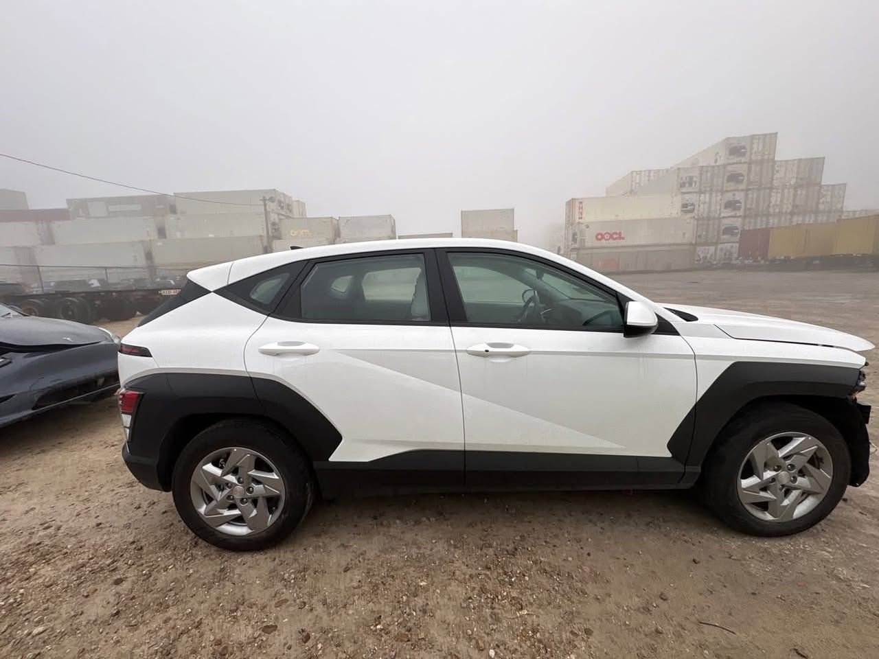 كونا 2025 
نص مواصفات 
ماشية 3000 mi 
السياره بالحره  عمان 
ترهم كتاب شهداء 
حادثهة موضح بالصور وغراضها اجتي وياهة 
بدون ايرباك 
بصمه 
شاشة متصل 
داخل ابيض ملكي 
*********** 
متوفر واتساب
