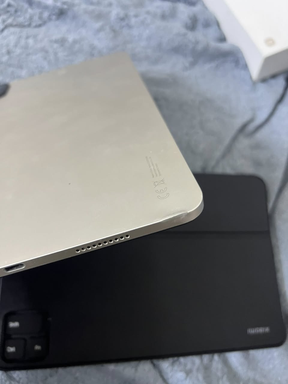 سلام عليكم
عندي ايباد شاومي باد 6
Xlaoml pad 6

 بعده جديد اي عيب ما بي اتسخدام شهرين فقط اول ما نزل اخدته الضره بسيط بل شاصي خفيفه كلش 
ويجي وياه كيبورد جلدً حقيقي 
السعر 500


**إذا كنت صاحب هذا الإعلان وتريد حذفه لأي سبب، رجاءا أرسل رسالة إلى الدعم الفني**