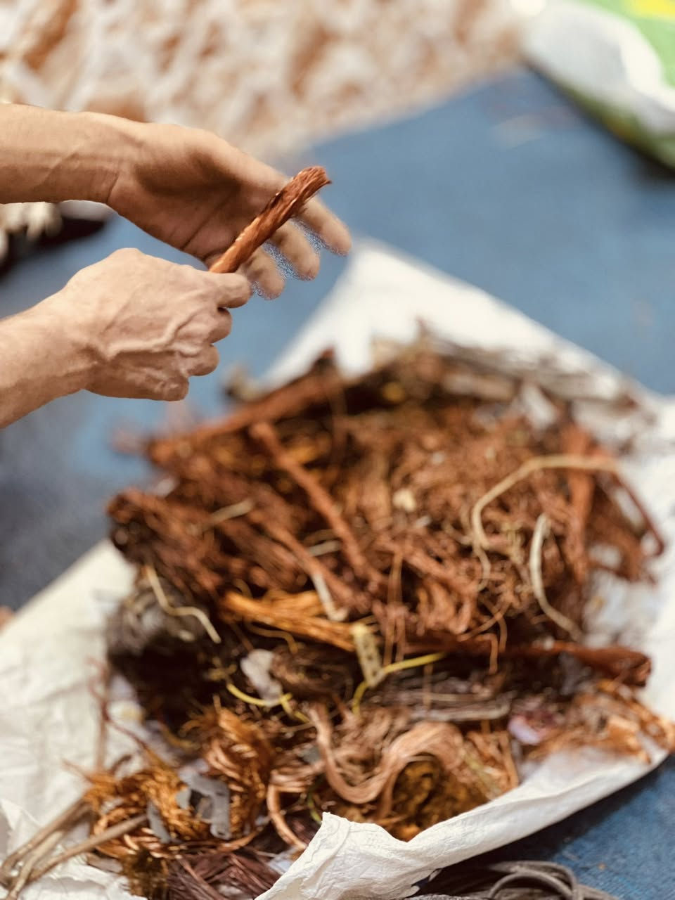 السلام عليكم نحاس للبيع
تقريباً بيهن 50 كيلو بيش الكيلو الحالي ابيييع 
ما ابيع اقل من السعر الحالي 🔴
رجاءً بدون اتصال 🔴 
مكاني ناصريه مركز ما اكدر انطيكم رقم وعنوان بالضبط لمن نتفق ع سعر ع مود مو كلساع جاي واحد ✨


**إذا كنت صاحب هذا الإعلان وتريد حذفه لأي سبب، رجاءا أرسل رسالة إلى الدعم الفني**