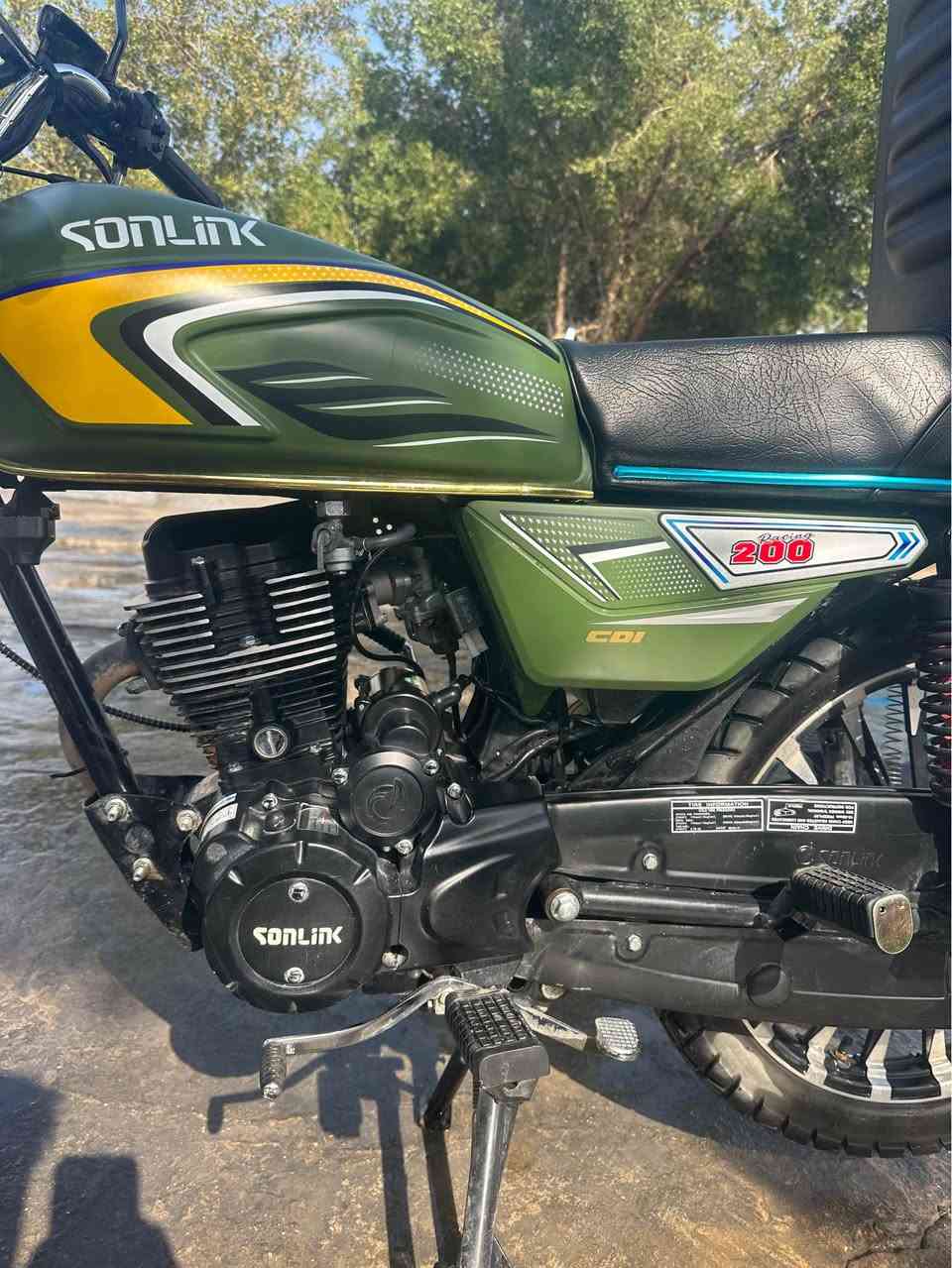 السلام عليكم 
سونك 200 c 
الدراجة ماشية ١٨٠ كيلو بعدها زيرو 
بصمة تشغيل عن بعد
ممشتغله دلفري ابد 
ممفتوح بيها برغي صار شهر من نزلتها
اريد مراوس او بيع
اذا مراوس اريد دراجة مرقمة 
وذا بيع السعر ٨٥٠ وبيها مجال
*********** 
مكاني بغداد الزعفرانية او الدورة . بغداد, العراق
