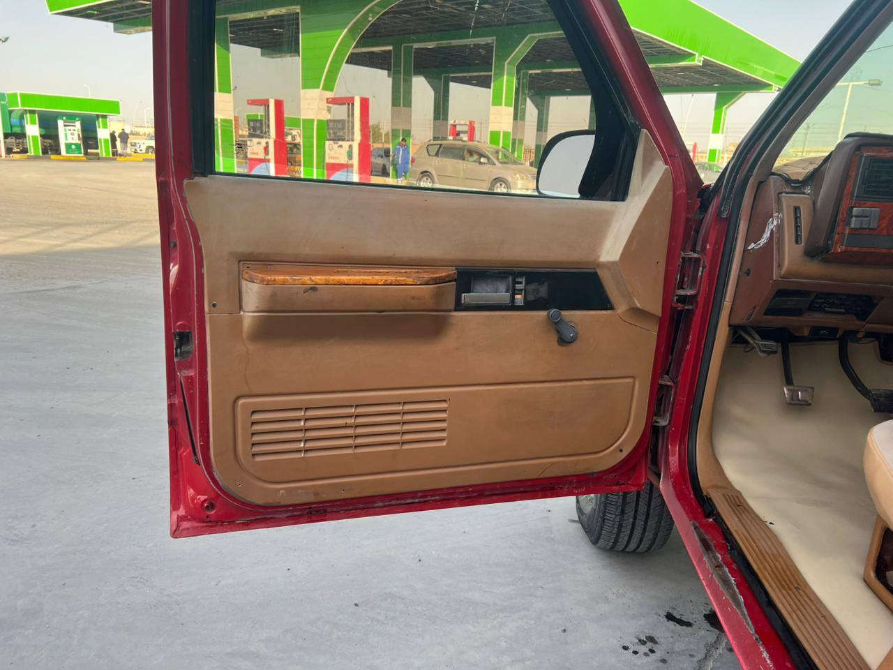 السلام عليكم
شوفرليت بيكم تك قماره فحل 8 برغي مديل 1992
محرك 350 كير 400 واكسن جدد حداده 100 بل100 أمامي وخلفي نافضها نفض كهربايات عامه شغاله بديها كلش نضيف تخم تاير جدد دواخل جدد سياره جاهزه رقم بصره مشروع وطني سنويه  2027 العنوان البصره السعر 48 الهاتف *********** الشراي يتصل
