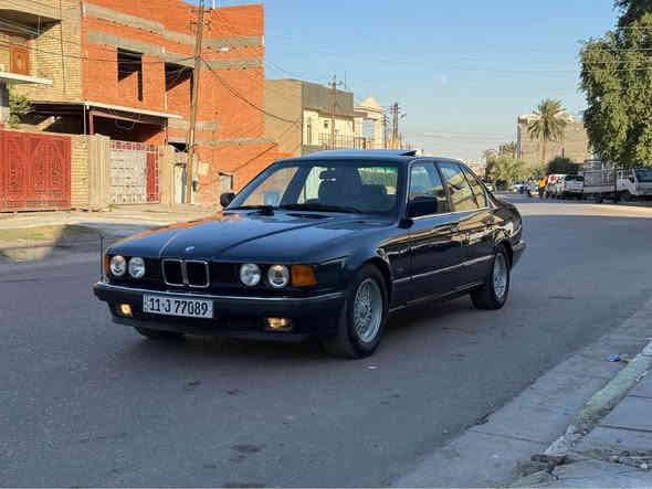 للبيع BMW حجم 735i
موديل 1991 اصل بليته وسنويه ،، صبغ عام للجماليه بدون ضربه بدون معجون ،، محرك وكير مكفولات ،، تبريد ثلج صدر امامي خلفي جديد تخم تاير جديد السياره عليها صيانه كامله مناقصها اي شي ،، رقم بغداد الدولي وبأسمي 
المكان بغداد حي الجامعه ،، السعر 63 ورقه
*********** بغداد
