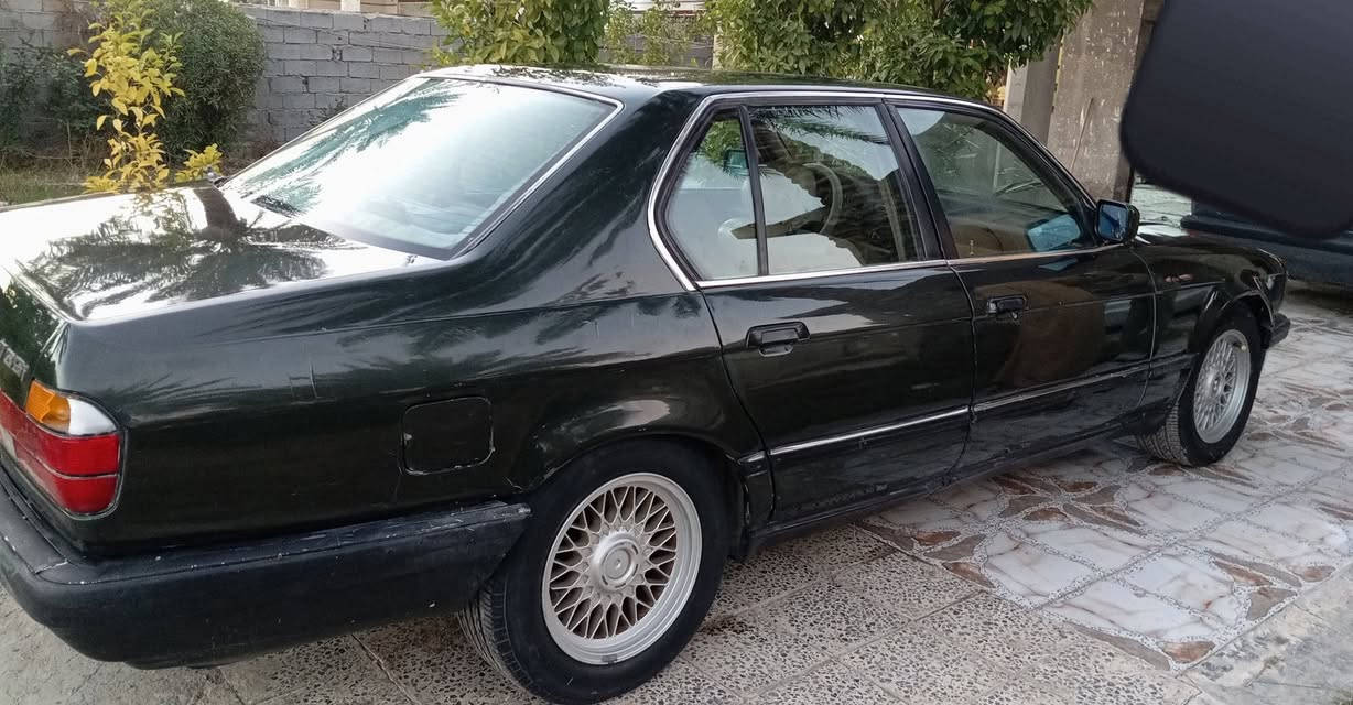 سلام عليكم 
بي ام 735 مفتوح 
موديل 1992
رقم بغداد مشروع وطني 
مصبوغ عام جماليه 
بدون خياس 
كير ومحرك بلاد 
 تبريد شغال 
كشنات كهرباء
ويل خليه تخم تاير جديد
بجم عريض 
السعر 34وبيهه مجال 
المكان بابل المسيب 
الاتصال ***********
