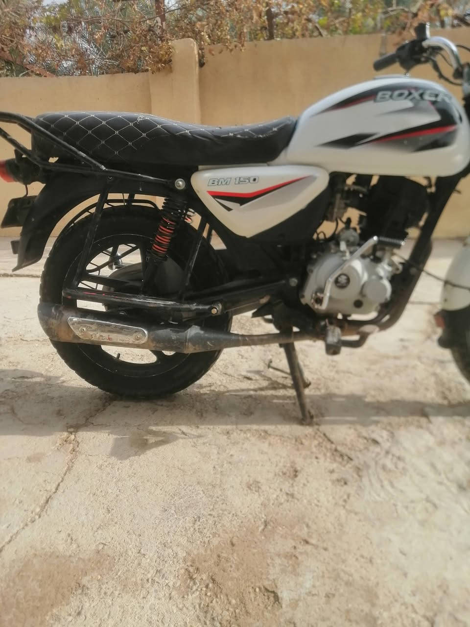 سلام عليكم ورحمة الله وبركاته دراجه لبيع مديل 21مجفته المحرك نضيف شوف عينك مفوله وراق مابيهه المكان ديالى الغالبيه البيع 650 بيهه مجال الشراي *********** الدراجه مفوله
