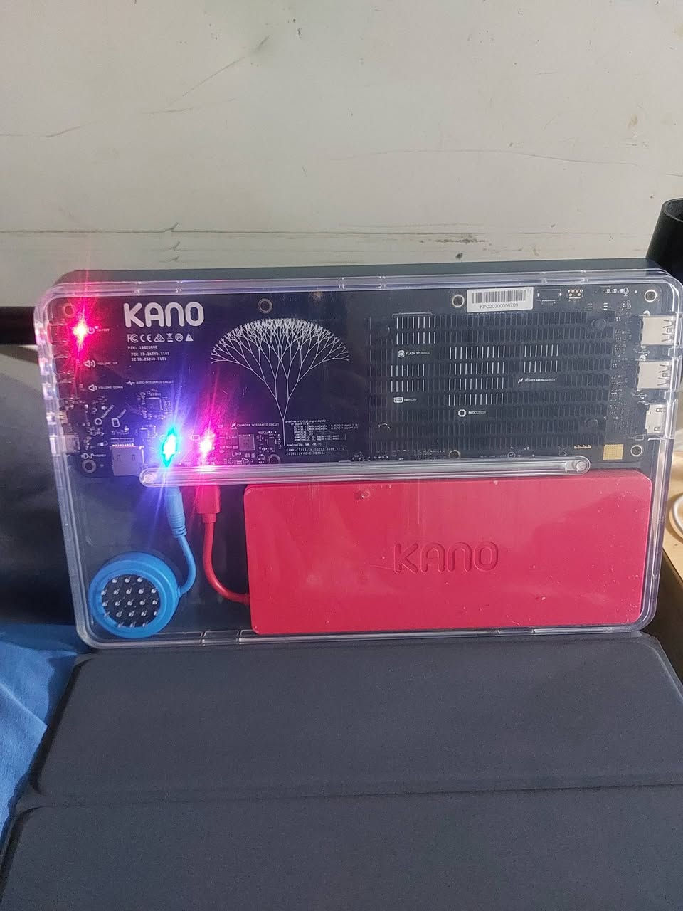 لابتوب بهذا الشكل كلش مميز
مواصفاته موجوده السعر 250 الف
الشحن اكثر من 10 ايام
لمس 
كيبورد منفصل 
كارتون مع ملحقاته متوفره


**إذا كنت صاحب هذا الإعلان وتريد حذفه لأي سبب، رجاءا أرسل رسالة إلى الدعم الفني**