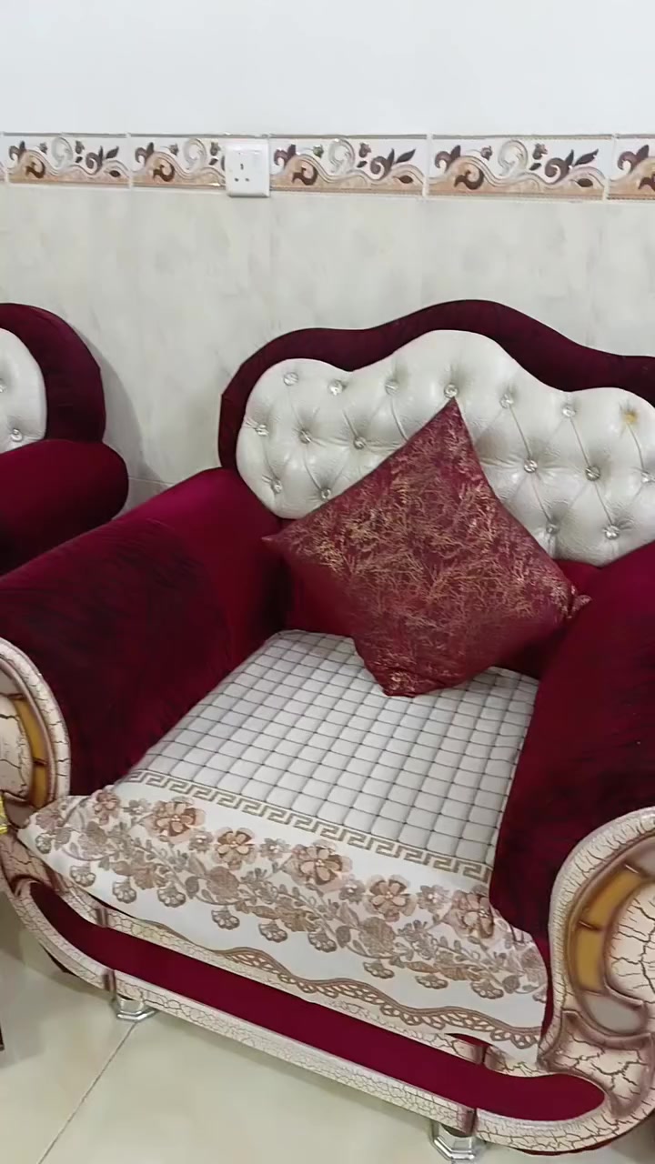 للبيع تخم عشر مقاعد نظيف  + برده كولش نظيفه ما بيها اي خلل +طبلات عدد ٤ مع ميز وسطي / العنوان بعقوبه التحرير


**إذا كنت صاحب هذا الإعلان وتريد حذفه لأي سبب، رجاءا أرسل رسالة إلى الدعم الفني**