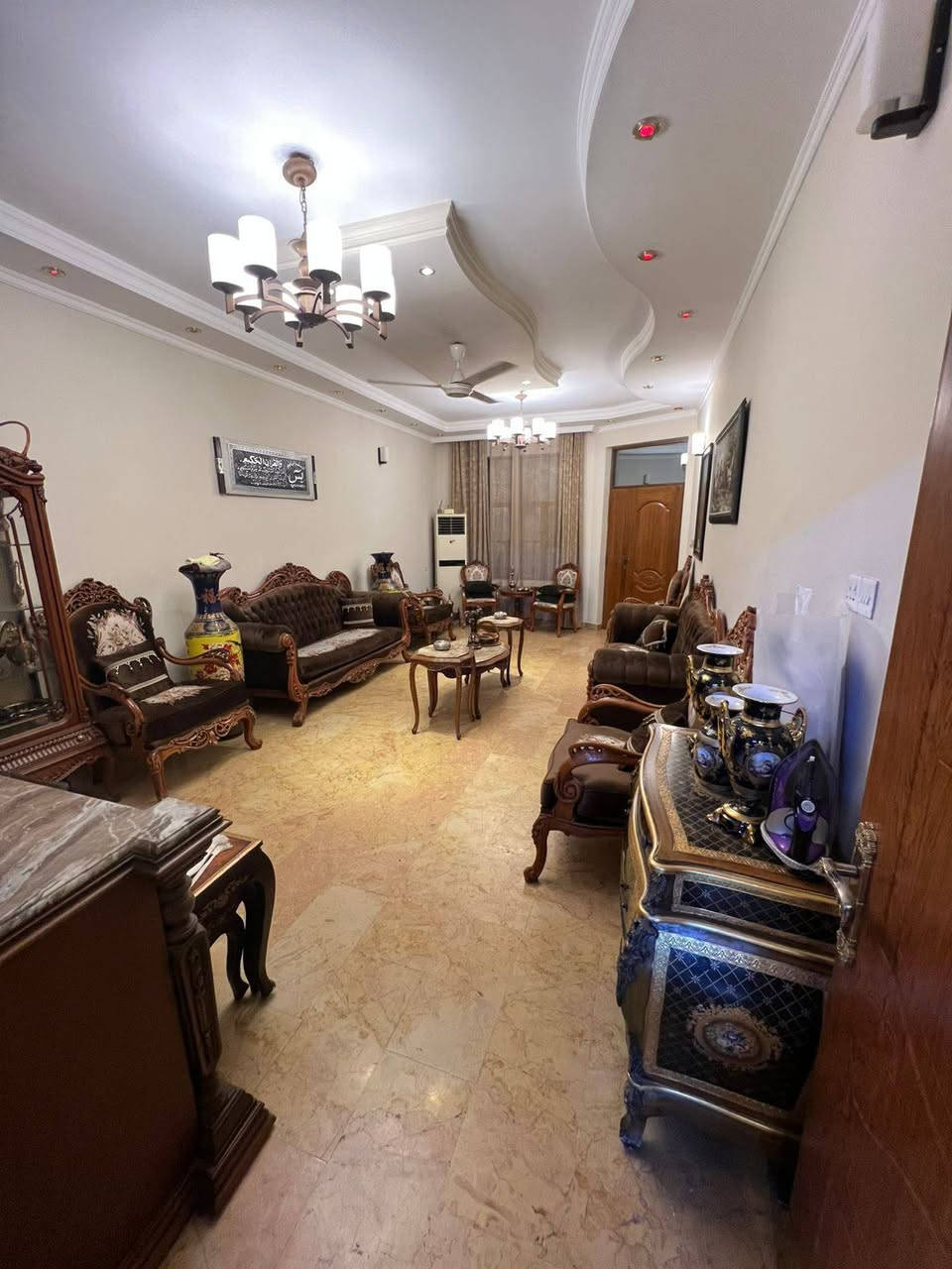 على بركة الله
📌الثقة عنوان 
يسر مكتب ازاد للوساطة العقارية
ان يعلن عن توفر

 دار سكني 
..... للبيع..... 
بناء 2013

المساحة 200 متر
الواجهة 6.66 متر
نزال  30 متر 

الطابق الارضي
مدخلين
صالة +مطبخ +خدمات +منور + غرفة نوم

الطابق الاول
غرفتين نوم وخدمات

واجهة مرمر ارضيات مرمر 

شارع عرض 15 متر
رصيف عرض 4 متر

البنوك
📍 زقاق 8 

#مستعدين لاستقبال كافة العروض التجارية والسكنية وأيجاد الزبون الملائم بأسرع وقت 
للاستفسار
اتصال + واتس اب
***********
***********

او مراجعة المكتب
ازاد للعقار
شارع اسواق النداوي
مجاور مكتبة اجيال
