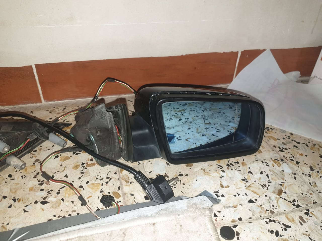 للبيع مرايات مال بي أم ميماتي كهربائي شغل شرط الفحص مال تفصيخ بسعر ٨٠ الف رقم موبايل ***********
