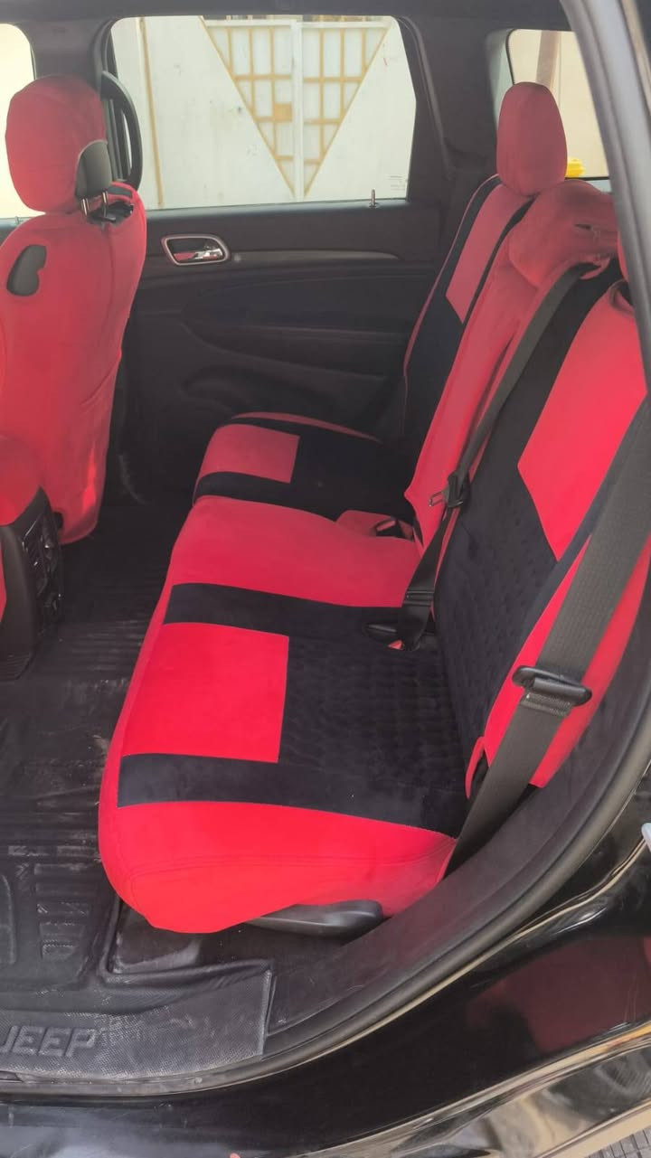 جيب ٢٠٢١ بلاك توب وارد امريكي بيها ٣قطع سرقه بدون حادث وبيها بارد بالجاملغ الخلفي السعر ٢٤٠  العنوان الرمادي الاتصال ع رقم ***********
