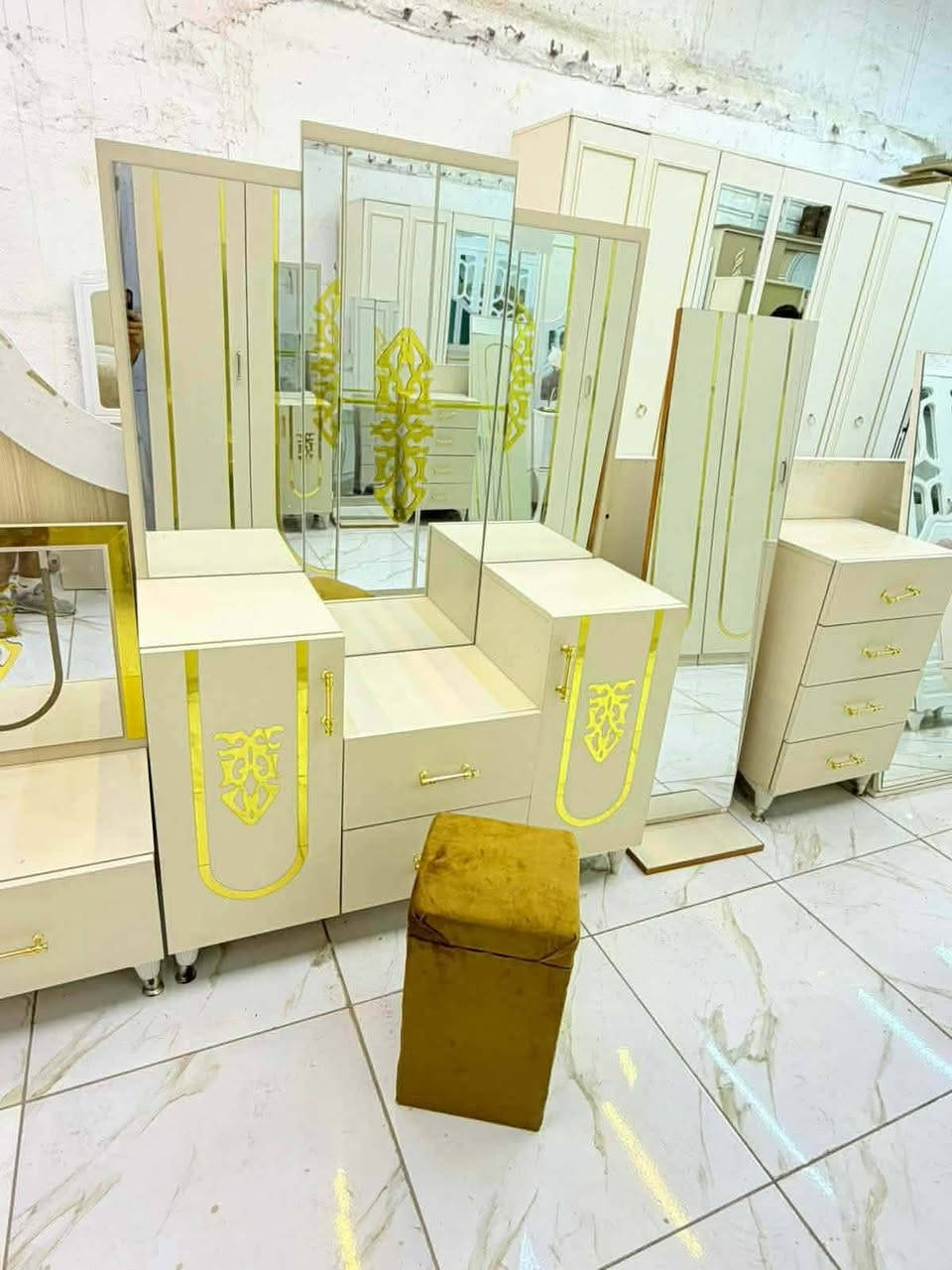 غرفه تركيه،10قطع نضافه فول مع النقل والشد 750الحجز واتساب ***********
