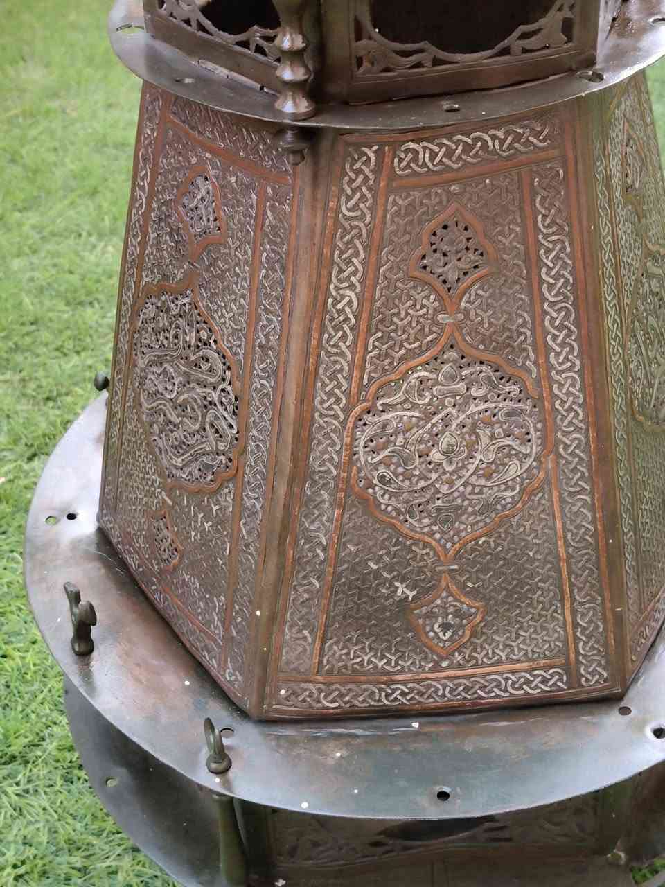 للبيع 
فانوس اسلامي بالفضة 
ارتفاع 90 سم 
قطر 40 سم 
وزن ثقيل 
For sale 
01116440665


**إذا كنت صاحب هذا الإعلان وتريد حذفه لأي سبب، رجاءا أرسل رسالة إلى الدعم الفني**