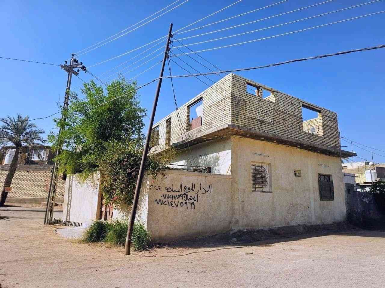 دار للبيع  بالكوفة قرب فلكة الدلال طابو زراعي ومعاملة طابو صرف كاملة 
السعر: علق ويوصلك السعر

طابقين الطابق الثاني واصل للسقف

ركنين على 3 شوارع 

مساحة البيت الكلية 240

180 بناء

31 دنكة كونكريت مسلح (بيت وسياج دنك)

اساس صب وسقف صب كونكريت وبناء طابوق

كهرباء بواري دفن شغل راقي جدا ومتعوب عليه

يحتوي البيت على:

الطابق الاول:

صالة كبيرة جدا

2 غرف

استقبال

مطبخ

حمام داخلي سيراميك وسقف الحمام صب كونكريت مسلح مع مخزن فوقه

حمام خارجي سيراميك سقف صب كونكريت مسلح

صالة

الطابق الثاني مبني للسقف

3 سويتات مع حماماتهن

الحديقة مزروعة ومثمرة ما شاء الله.

العنوان: الكوفة قرب فلكة الدلال.

***********
