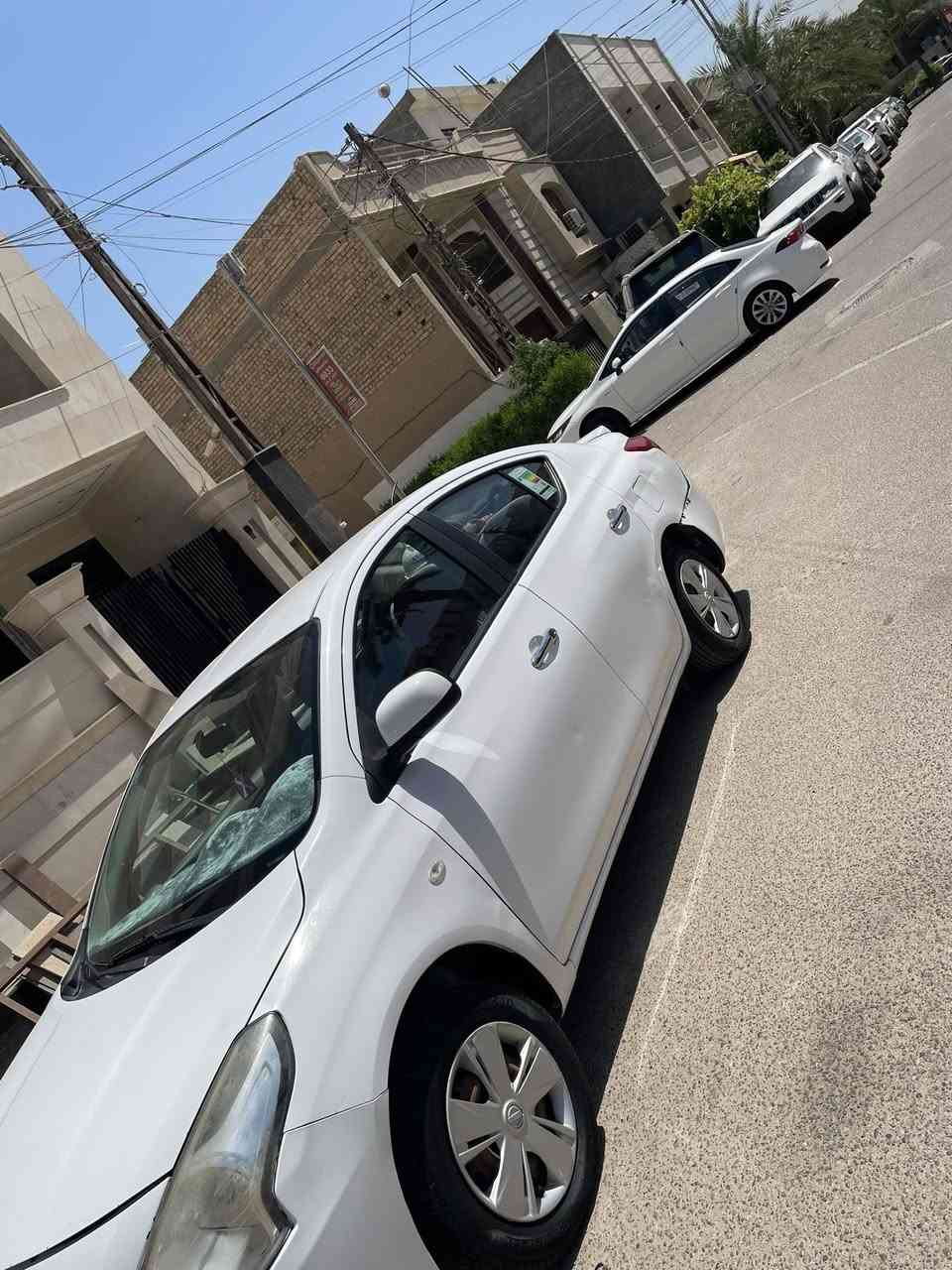 السلام عليكم 
عدي سني هندي 2019 للبيع السياره ماشيه 162 الف كيلو متر وبيه حادث مبدل بنيد وجاملغ وبيبان 2 مال تفصيخ عكس السائق وبيه ضربه عله كد شبر يحتاجله بارد يم قبق البانزين والسياره بدون دواخل وبدون ايرباك ماطاك السياره بيه تخم تايرات جديد وحداديه جديده محرك وكير مكفول وتبريد ثلج شغال والسياره خير من الله واعتماديه فول السياره بأسمي سعر المطلوب 85 ورقه وبيه مجال للشراي عنواني بغداد السيديه وهذا رقمي ***********
