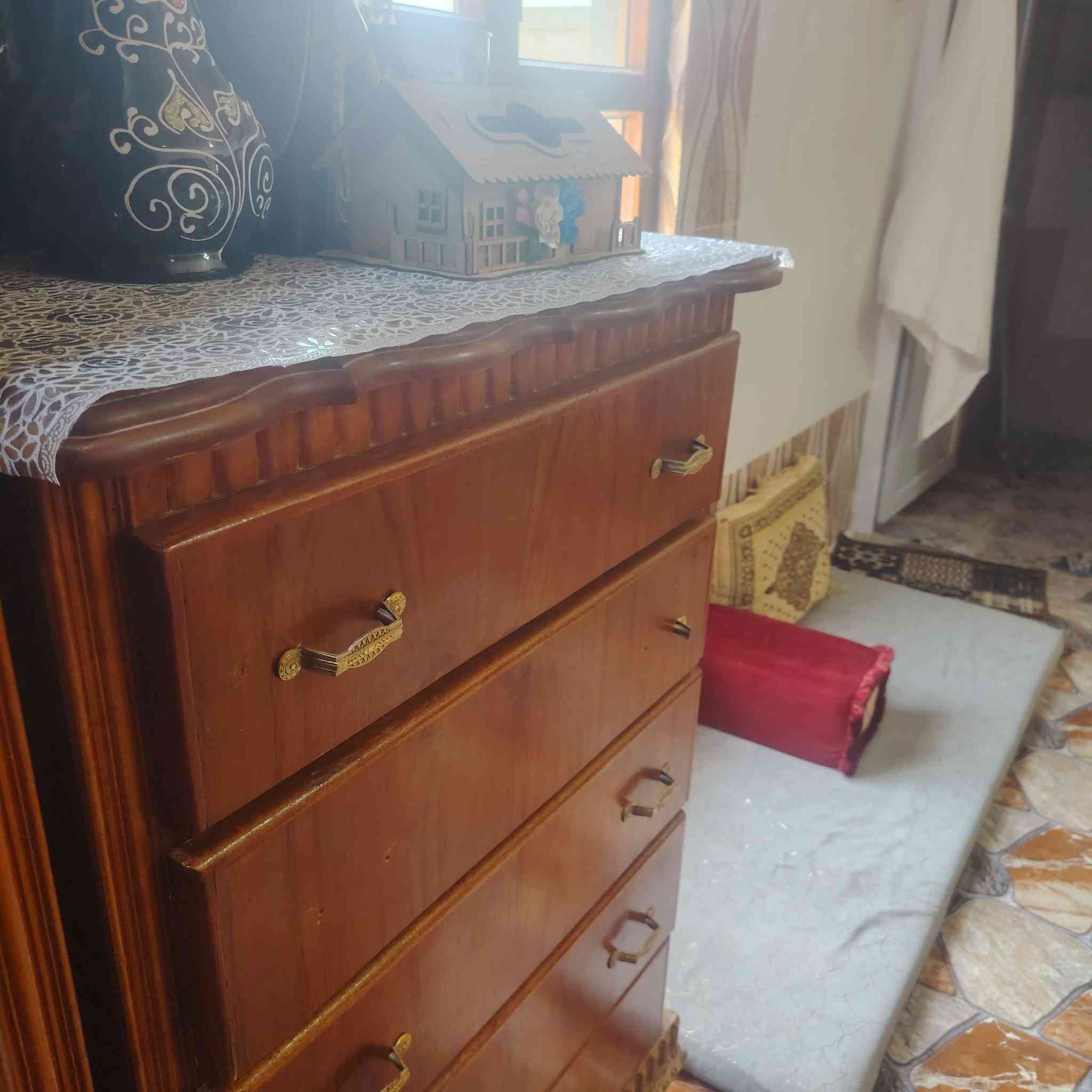 سلام عليكم غرفت نوم للبيع صاج بعدهة جديده احله من الصور  المكان قريت اجحله للستفسار علرقم ***********
