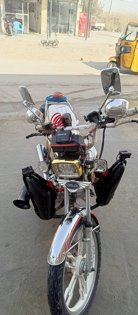 سلام عليكم دراجه يراني سفان مديل 23 دراجه خير من الله ڱڵـه. شغال كهربايات دراجه جديده الله شاهد ما طالع بيهه بس من الشغل البيت اوراق كامله دراجه اصولي بس مو بسمي بسم راعيهه الحسينيه مال راشديه. خاص ما متواجد رقم التليفون  ***********
