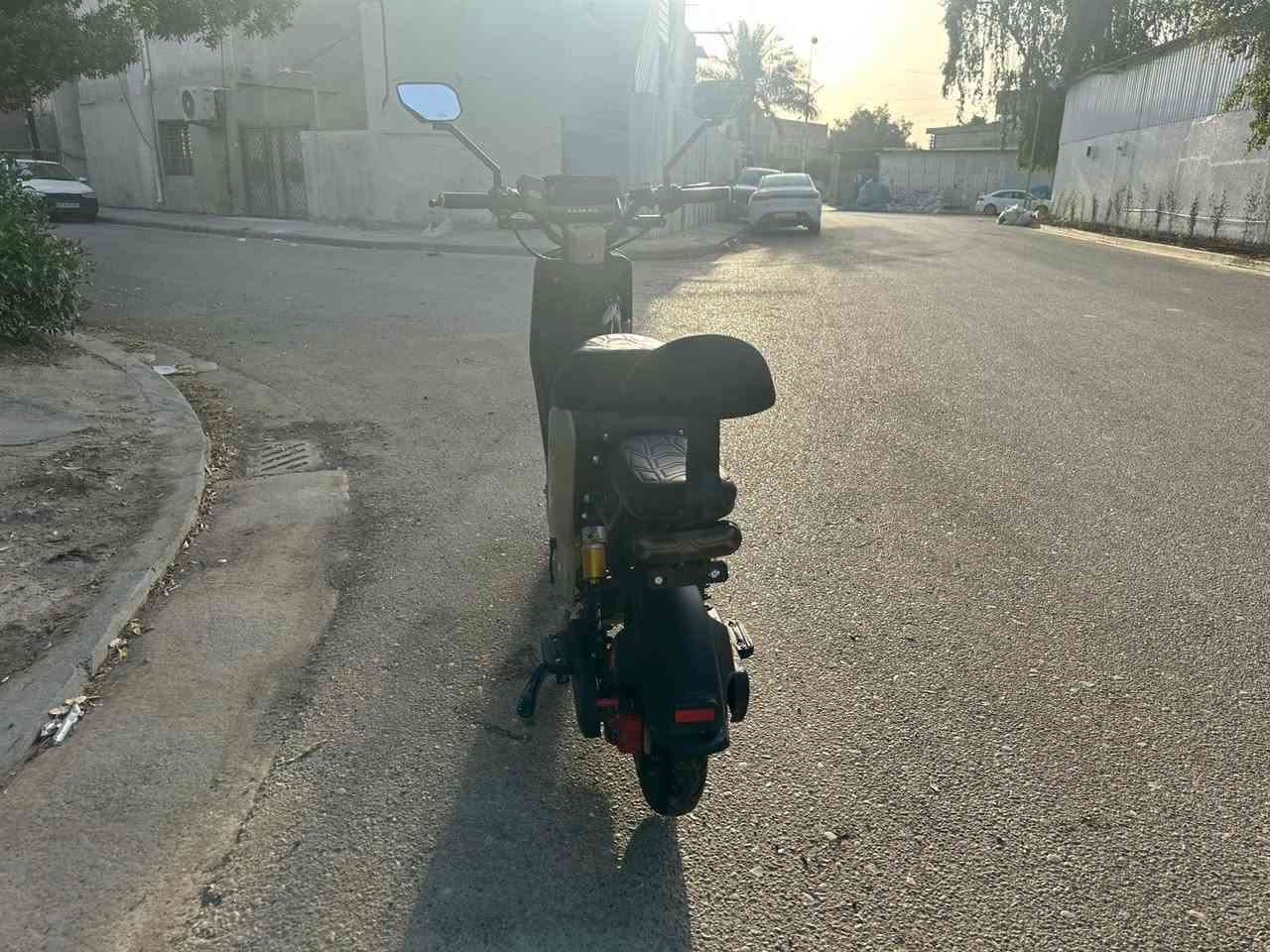 السلام عليكم دراجه شحن ار تسعه للبيع دراجه نضيفها ماصرلها هواي عدي بيها هاي شخوش شويه ليكدام موضحه بل صور و دكمت هورن تعلك بس باقي دراجه كلشي ما بيها  لل استفسار ***********

