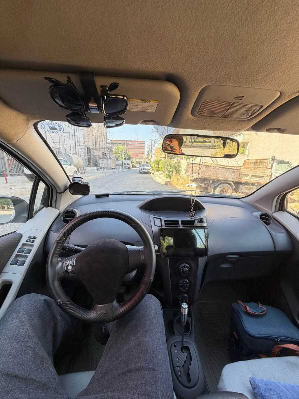 Toyota yaris 2011
بەبێ سبوخ ٢جیگای ساردە کوتی هەیە 
٥ بالیف 
جام کارەبا 
ئاوێنە کارەبا 
ڤۆلیۆم 
شاشە ئایپاد و کامیرە
مەکینە گەورە 
سەنەوی هەتا ٢٠٣٠ نوێیە بە ناوی خۆمە 
کەمێک سەقف و سندوق کاڵ بویتەوە 
گێڕ و مەکینە و تەبرید بە شەرت 
٨٨$ مەحامەلەکی برایانە 
شوێن هەولێر 
*********** أربيل, العراق
