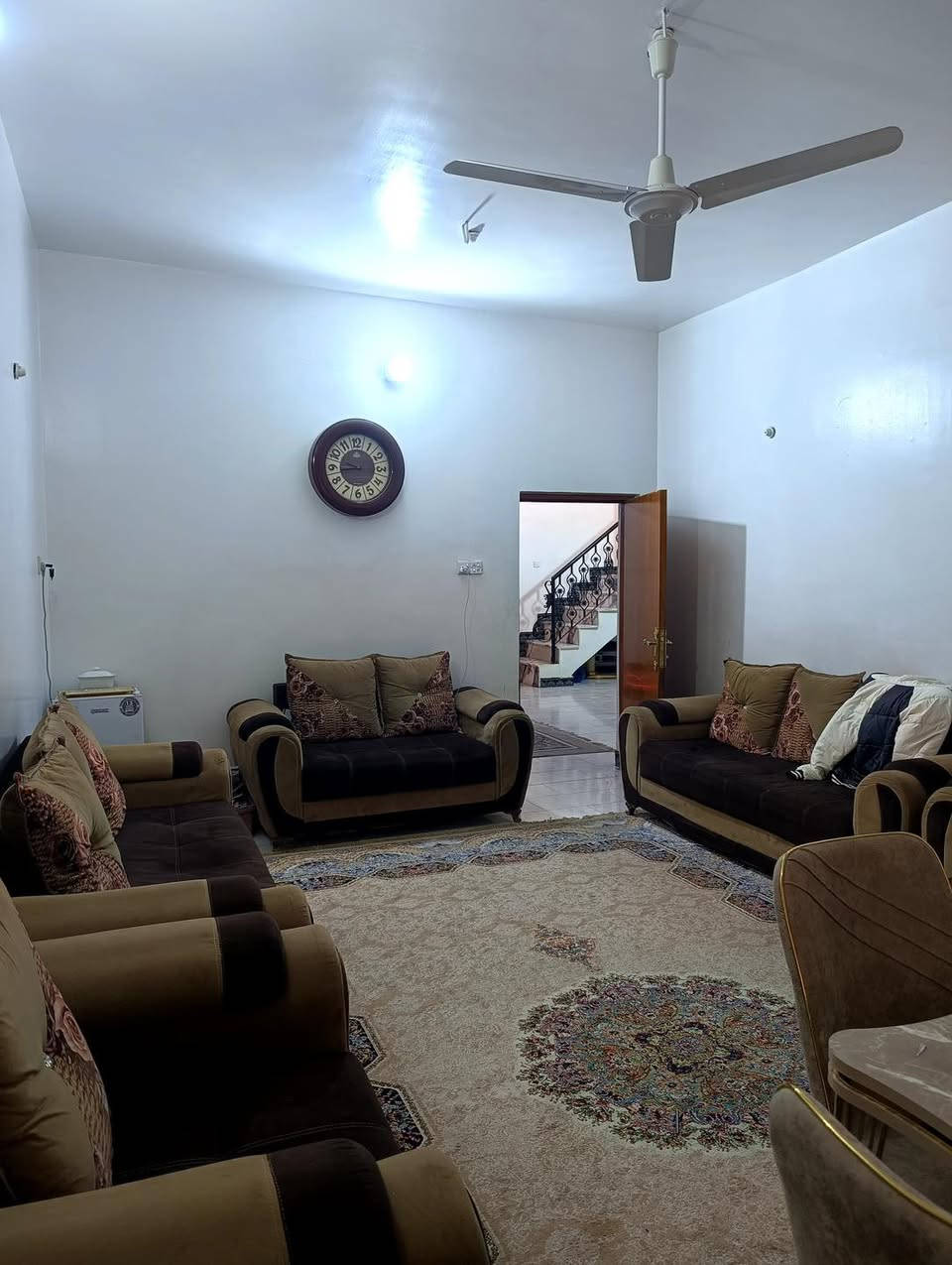 بيت للبيع 
⭕مطلوب مبادره - 80 - مليون ⭕
📍الموقع :ام الخيل الثالثه قرب شارع 20
📏المساحه 200م
طابقين 🏘️
♦️الاول ...
🔸استقبال 
🔸صاله
🔸مطبخ 
🔸صيحات داخليه وخارجيه 
🔸2- غرف نوم 
♦️الثاني ...
🔸2-غرف نوم 
🔸صاله
⤵️لتفاصيل اكثر التواصل على
 الصفحة او الاتصال على : 
***********
***********
أو زيارتنا في موقعنا 
📍  الديوانية ام الخيل السايدين  قرب مجمع الحسناوي
