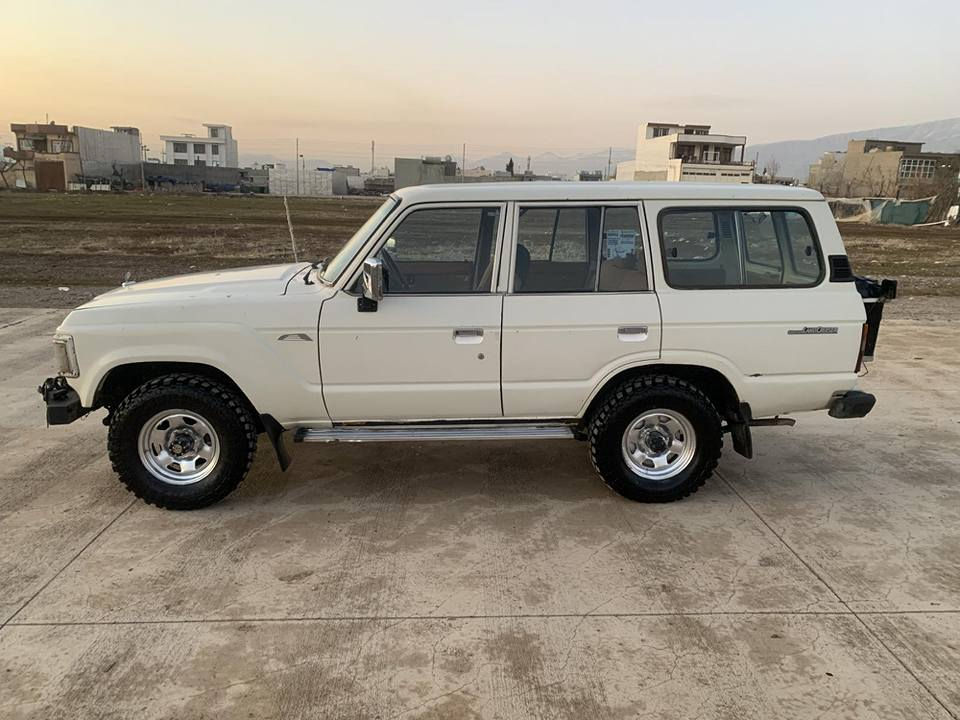 تویتا لاندکرۆزەرمۆدیل87مەکینە 3ئیف6گیر پاوەرپیش دیسک چکنیت وینج خازوبەنزین مەکینەوگیرو ئەکسل بەشەرت دەبڵ ئەکسل قورسوسوکی ێئیشدەکات دەعمو وەرگەڕاوی نیە 4تایەی ڕووسی لۆکی لەژیرە کارەبای زۆرمەزبوتە لایت ڤلجە گەرمی گشتی ئیش دەکات تەقەو ڕەقەی بەشەرت سعری 38گەڵاو مەجال ***********
*********** السليمانية, العراق
