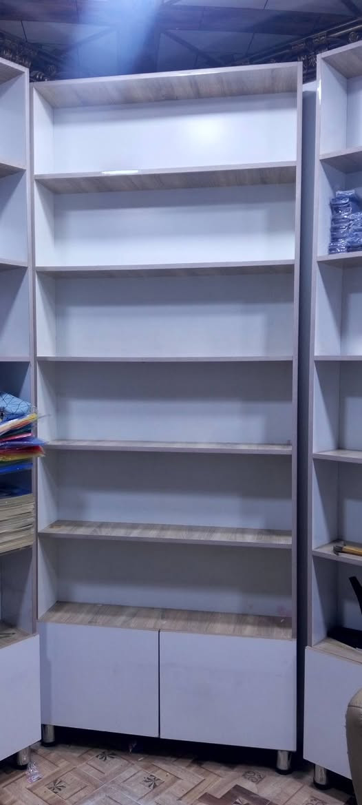 السلام عليكم 
فاترينات مرتبات للبيع سبع قطع الارتفاع مترين والعرض متر والعمق 20 مسخدمات شي قليل مثل مواضحات للاستفسار الاتصال ***********
