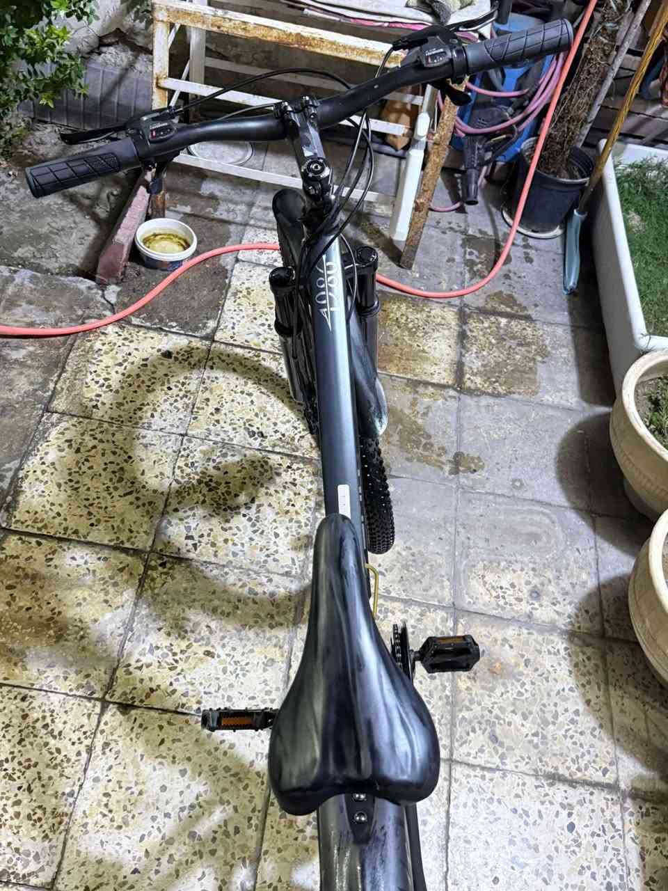 سلام عليكم شبابنا الطيبة عندي بايسكل للبيع نوعيته جبلي جديد ونظيف مستخدم قليل سبعة گير ثلاث نمر ما بيه اي مشكلة ولا عطل قطع اصلية ما مبدل بيه شي وتايراته جديدة ونظيفة الاصلية زنجيل اصلي بلادي پايدرات نظيفة ما بيها اي عطل كشن مال شركة نفسها وبريكاته قوية الصينية مالته اصلية بلادي دبلات امامي وضعها ممتاز ما مشخط ولا مضروب ولا واگع البايسكل وما بيه نقص حجمه 26 سعره 150 الف وبيه مجال حگ الجية مكاني بغداد حي البنوگ الرقم
***********
