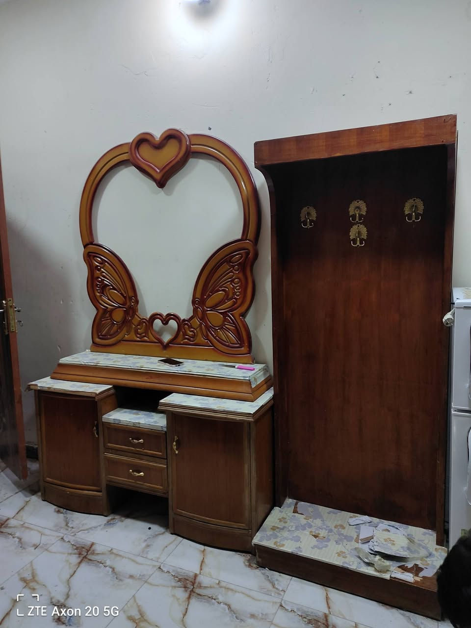 سلام عليكم غرفه اخشاب للبيع سعر 500وبيه مجال ***********
