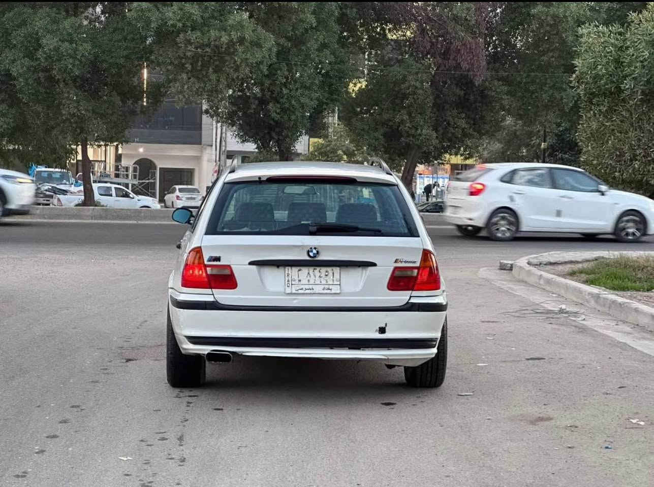 سلام عليكم للبيع او مراوس حسب القناعه 

بي ام موديل ٢٠٠١ e46 حجم 328محرك مسكر 

كير اوتماتيك محرك وكجير جدد شادها قبل ١٥ يوم 

تبريد شغال صدرين جدد تخم تاير جديد باتري جديد 

داخل نضيف كلش سياره جاهزه مال جناي ومتعوب عليها 

رقم بغداد الدولي بسمي هزه جديده تخول ثاني يوم شرط 

سياره جاهزه ما بيها اي نقص ولا بيها اي مصرف من فضل الله
سياره بلاديه لا ضربه ولا صبغ ولا تبديل العنوان بغداد حي الخضراء 
السعر المطلوب ٦٠ ورقه وبي مجاا ل *********** بغداد, العراق
