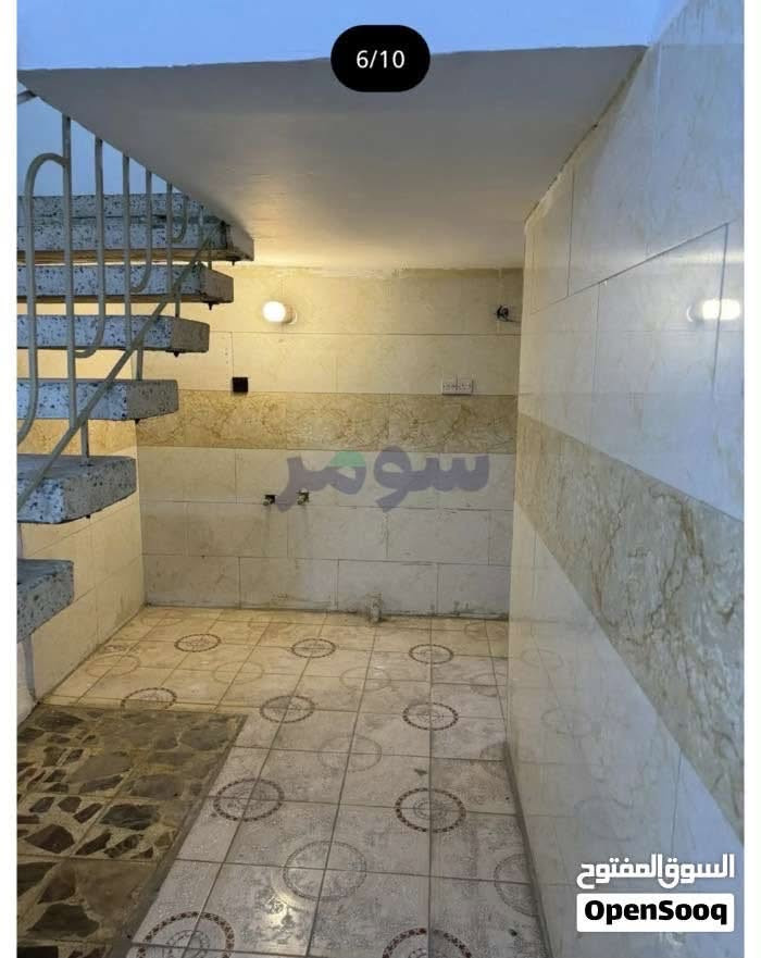 بيت  للايجار في كراده خارج مساحه عقار ٢٠٠ متر يحتوي على غرفتين نوم وصاله ضيوف واسعه  ومطبخ  ومخزن كبير وصحيات وكراج ومنور سعر الايجار مليون و٥٠٠ الف دفع سنوي للاستفسار ***********

